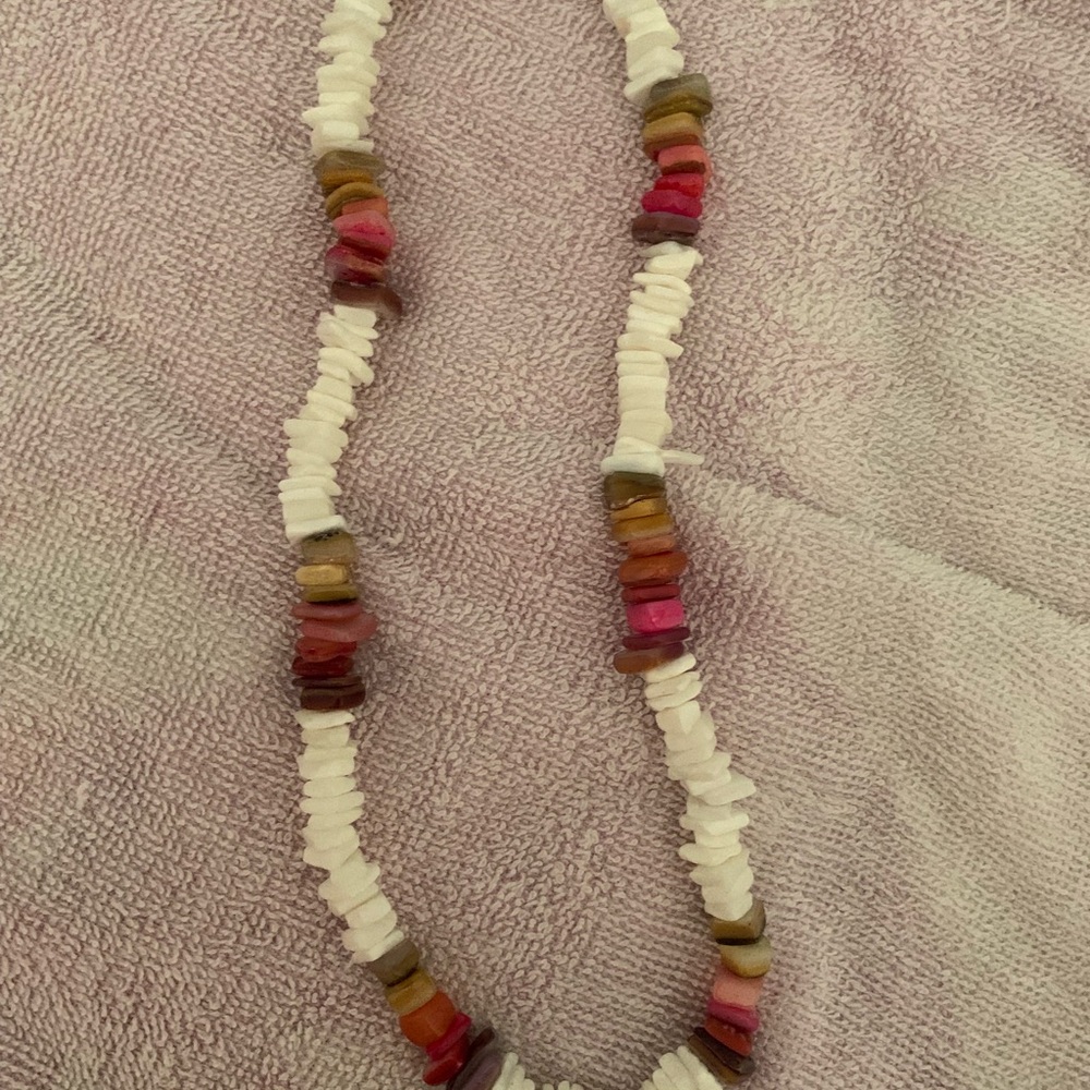 PUKA SHELL CHIP NECKLACE
